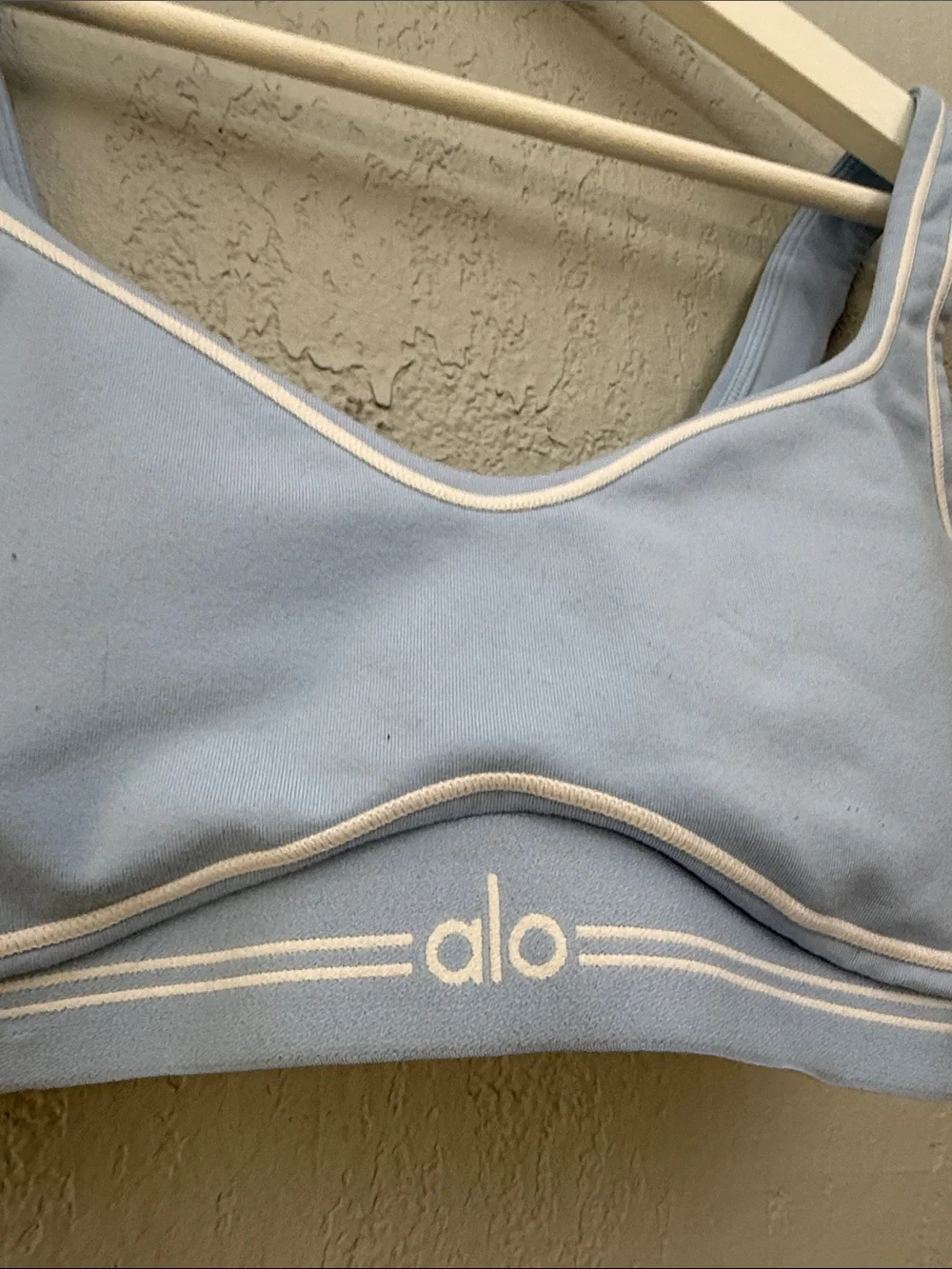 alo Airbrush Heart Throb Bra in Seashell Blue/ white